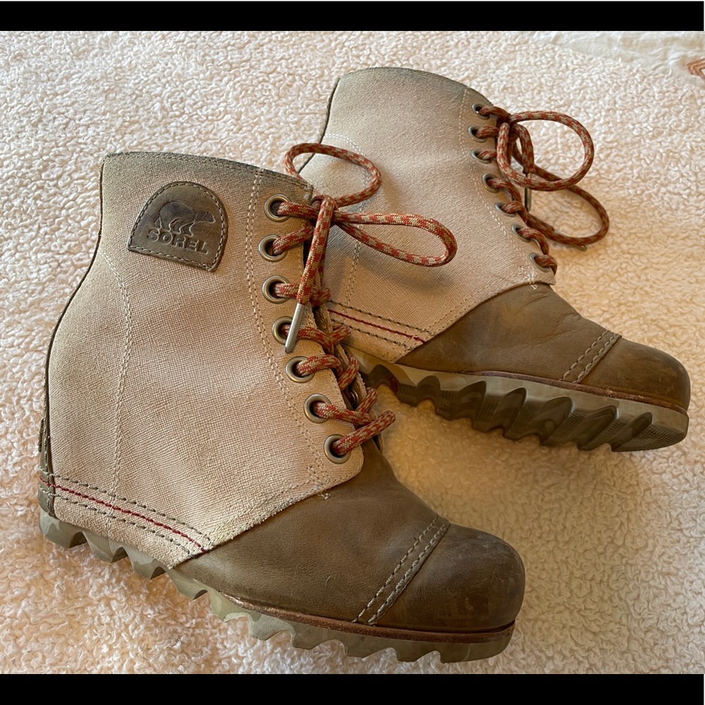 SOREL PDX WATERPROOF LEATHER AND CANVAS WEDGE BOOTIE size 7